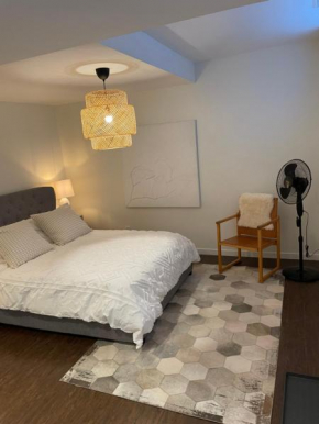 Cozy and modern Pemberton Heights Suite